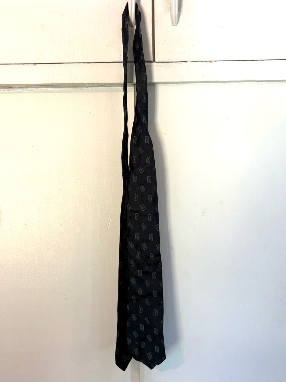 Valentino Cravatte Men's Black Patterned Necktie - Classic Formal Accessory